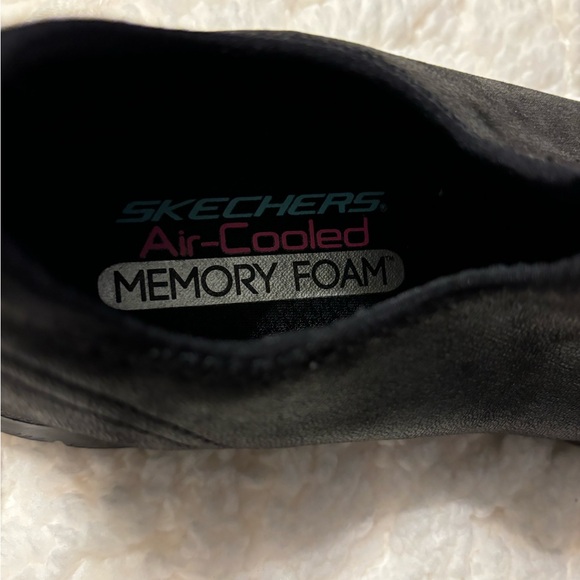 Women’s NWOT Black Sketchers size 8 1/2 - Picture 3 of 4